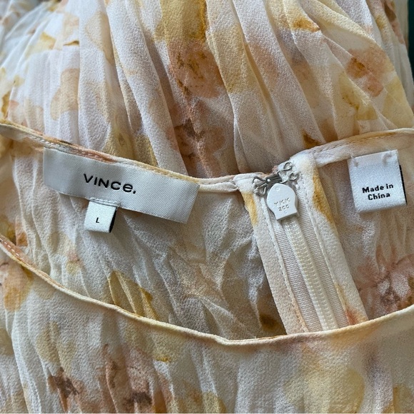 Vince Pressed Petal Long Sleeve Off White Floral Print Crinkle Blouse EUC Size L - Picture 6 of 9